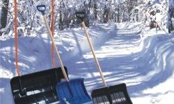 Лопата-снегоуборщик с успехом используются для уборки территорий